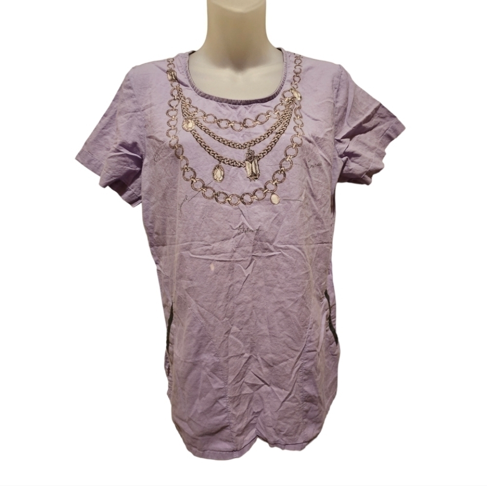 ECKO RED; Women's Lilac Srub Top With Faux Jewelry Design, Sz Med